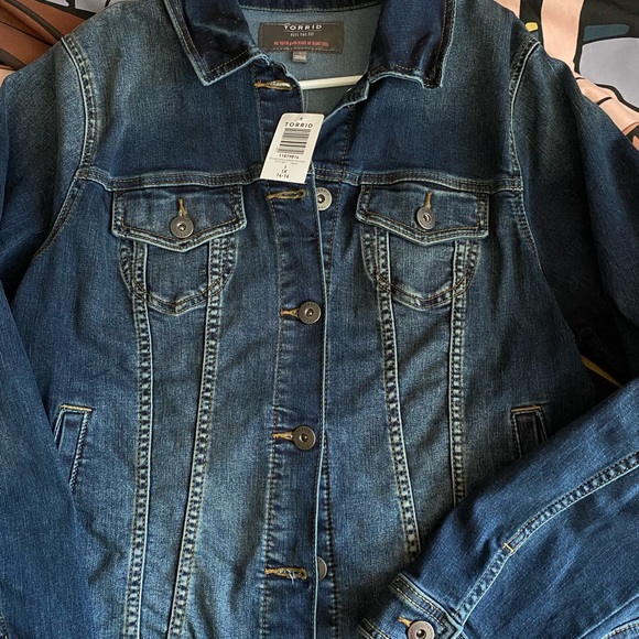 NWT TORRID DENIM TRUCKER JACKET - MEDIUM WASH Size 1 1X 14/16 - Picture 7 of 7